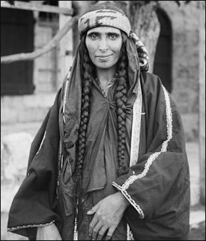 Bedouin_woman_(1898_-_1914)